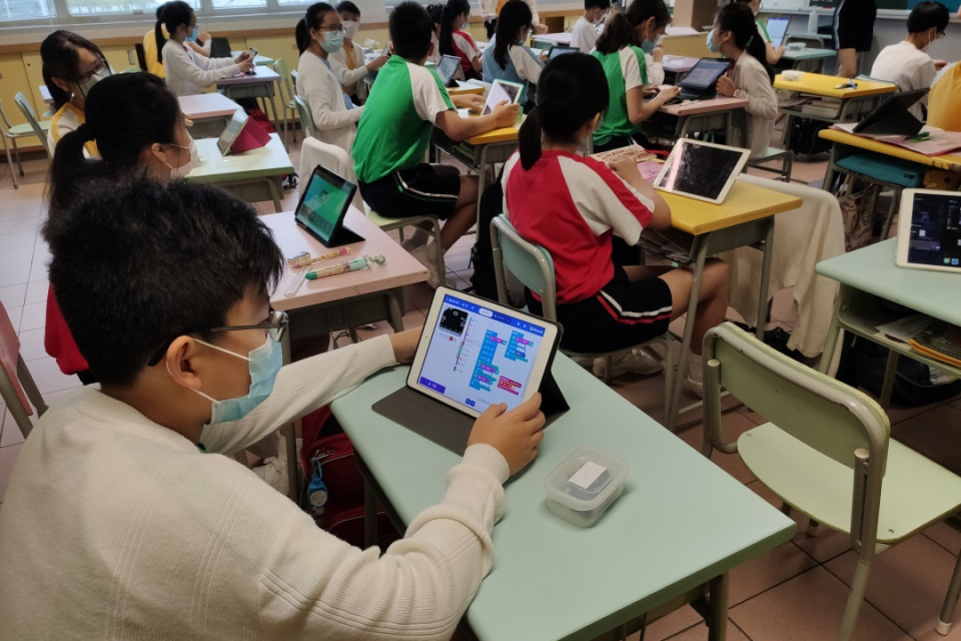 學生在課堂上透過不同的學習活動，學習編程知識 - Micro:bit