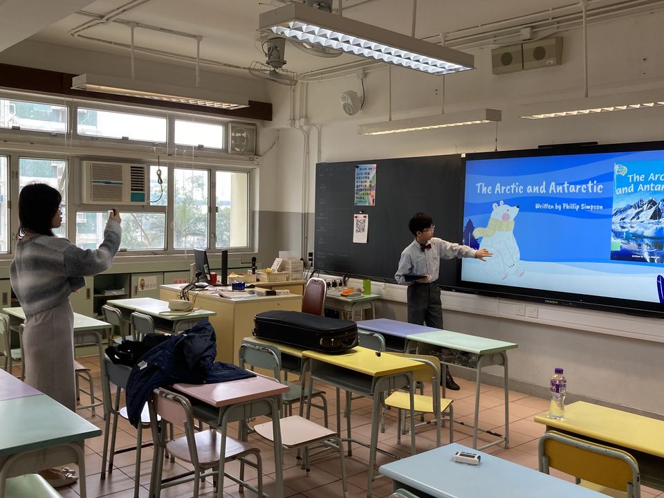 正在錄製「海洋生態保育」英文圖書演說影片